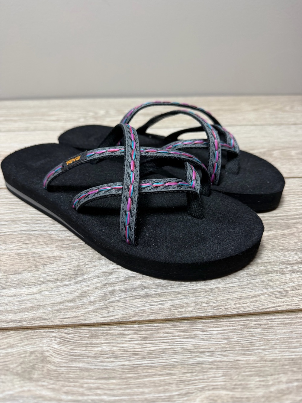 Teva Felicitas Black Gray/Pink Olowahu Strappy Flip-Flop Sandals Size 7 NWOT